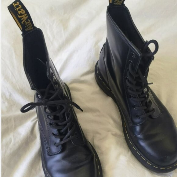 Dr Martens Air Wair 11821 Lace Up Boots Size 8 Bouncing Sole Excellent Condition main image 4